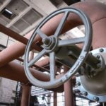 Опалювальний сезон розпочався: що буде зі світлом і газом