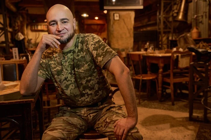 «Чому ви тримаєте Гончаренка у фракції»? Поет-військовослужбовець звернувся до Порошенка